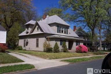 Main picture of 812 S Elam Ave