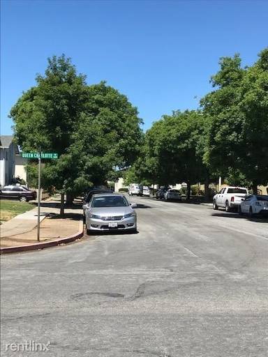 Main picture of 1642 Queen Charlotte Dr