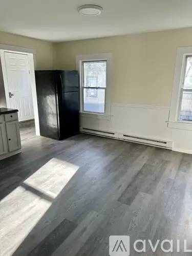Main picture of 39 N Spring St