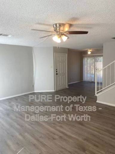 Main picture of 2415 Oak Mnr