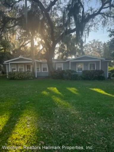 Main picture of 1550 Lakeview Dr