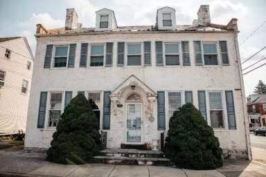 Main picture of 304 Pine St