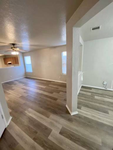 Main picture of 415 Allendale Oak