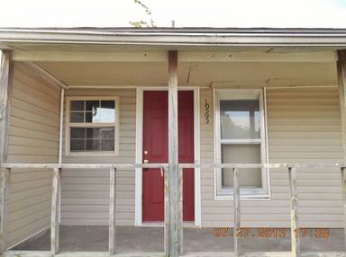 Main picture of 1955 W Division St