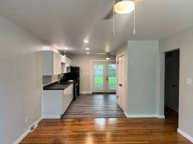 Main picture of 1203 W Schwartz St