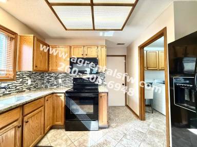 Main picture of 823 Woodland Springs Pl