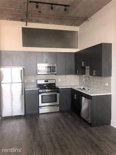 Main picture of 2036 S Michigan Ave