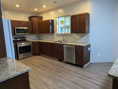 Main picture of 175 W 200 S