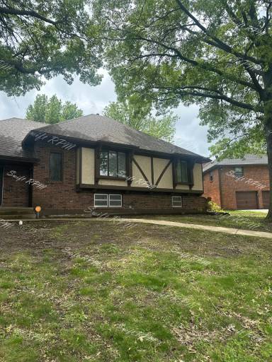 Main picture of 218 NW Highland Ln