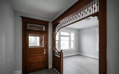 Main picture of 1107 N Sheridan Rd