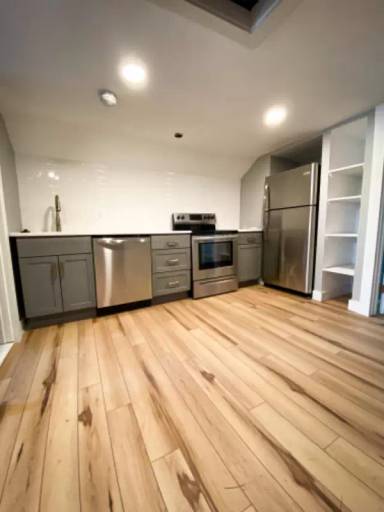 Main picture of 185 Broadway