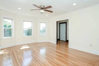 Main picture of 87 Fuller St