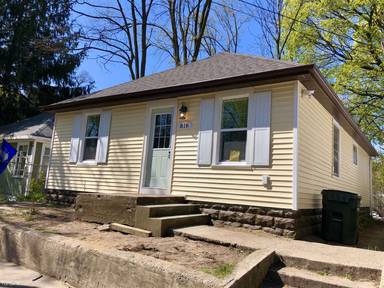Main picture of 816 W Forest Ave