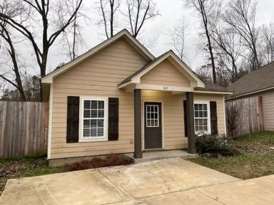 Main picture of 401 Shady Park Cv