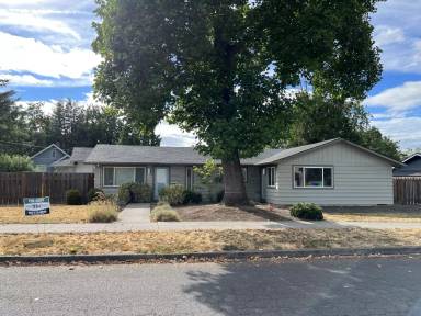 Main picture of 8037 SE 24th Ave