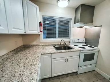 Main picture of 719 Bragaw St