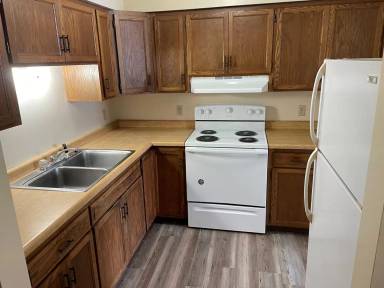 Main picture of 220 Marshall St