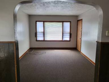 Main picture of 120 E 119th Pl