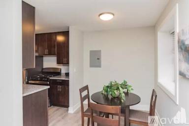 Main picture of 530 W Surf St