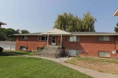 Main picture of 2170 Saint Clair Rd