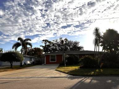 Main picture of 1129 Riviera St