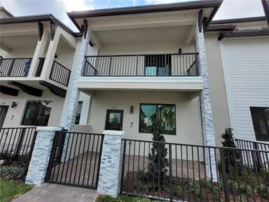 Main picture of 4558 NW 83rd Ave