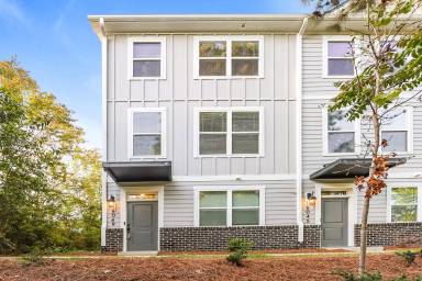 Main picture of Beautiful 3BR 3.5BA Townhome w/ Full Appliance Kitchen Garage Parking in University