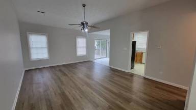 Main picture of 398 Deer Park Way