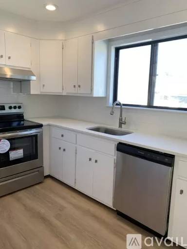 Main picture of 80 Tower Hill Dr
