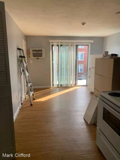 Main picture of 732 Broadway