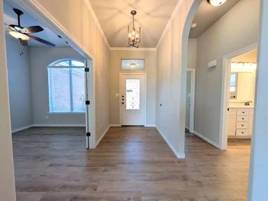 Main picture of 9609 Hyden Ave