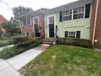 Main picture of 2005 Binford Ln