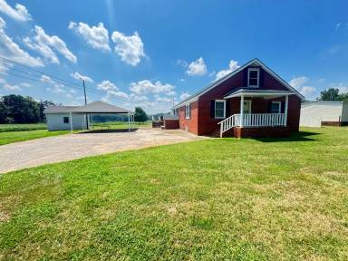 Main picture of 2615 Airport Rd