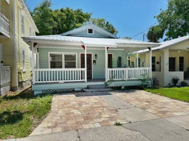 Main picture of 63 Dumas St