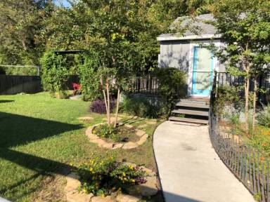 Main picture of 1113 N New Rd