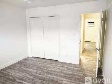Main picture of 982 E Oak St