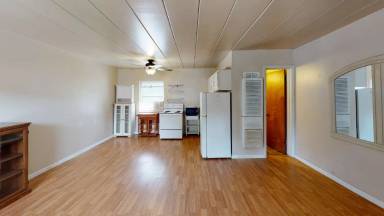 Main picture of 7382 E Main St