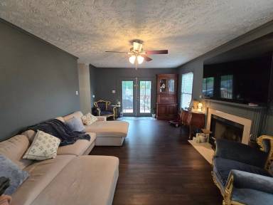 Main picture of 111 Greentree Dr