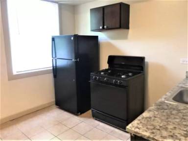 Main picture of 610 E 71st St