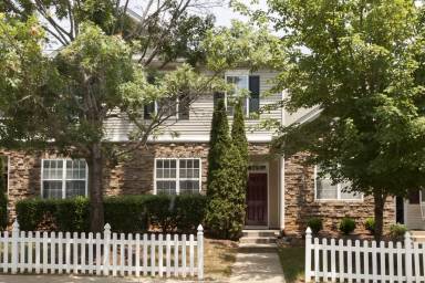 Main picture of Arboles Court