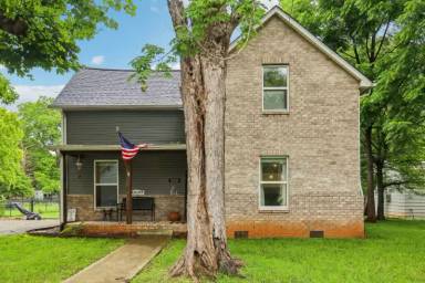 Main picture of 220 S Russell St