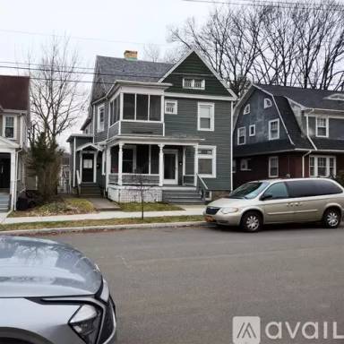 Main picture of 13 1/2 Lincoln Ave