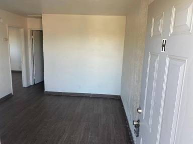 Main picture of 824 W Murray Ave
