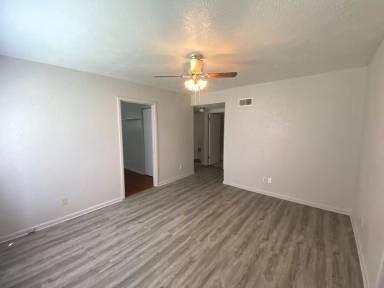 Main picture of 6208 N Northmoor Ct