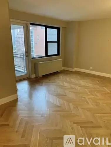 Main picture of 200 E 86th St