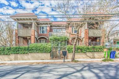 Main picture of 740 Barnett St NE