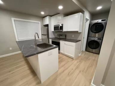 Main picture of 120 University Dr S