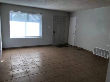 Main picture of 2714 S La Cruz Ave