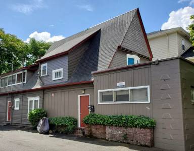 Main picture of 1135 1/2 Mill St