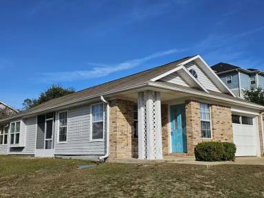 Main picture of 2040 Cambridge Cir